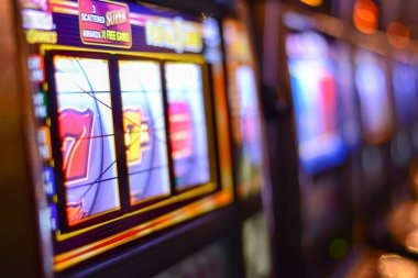 midas77 Lucky Twins roulette wheel in HD broadcast